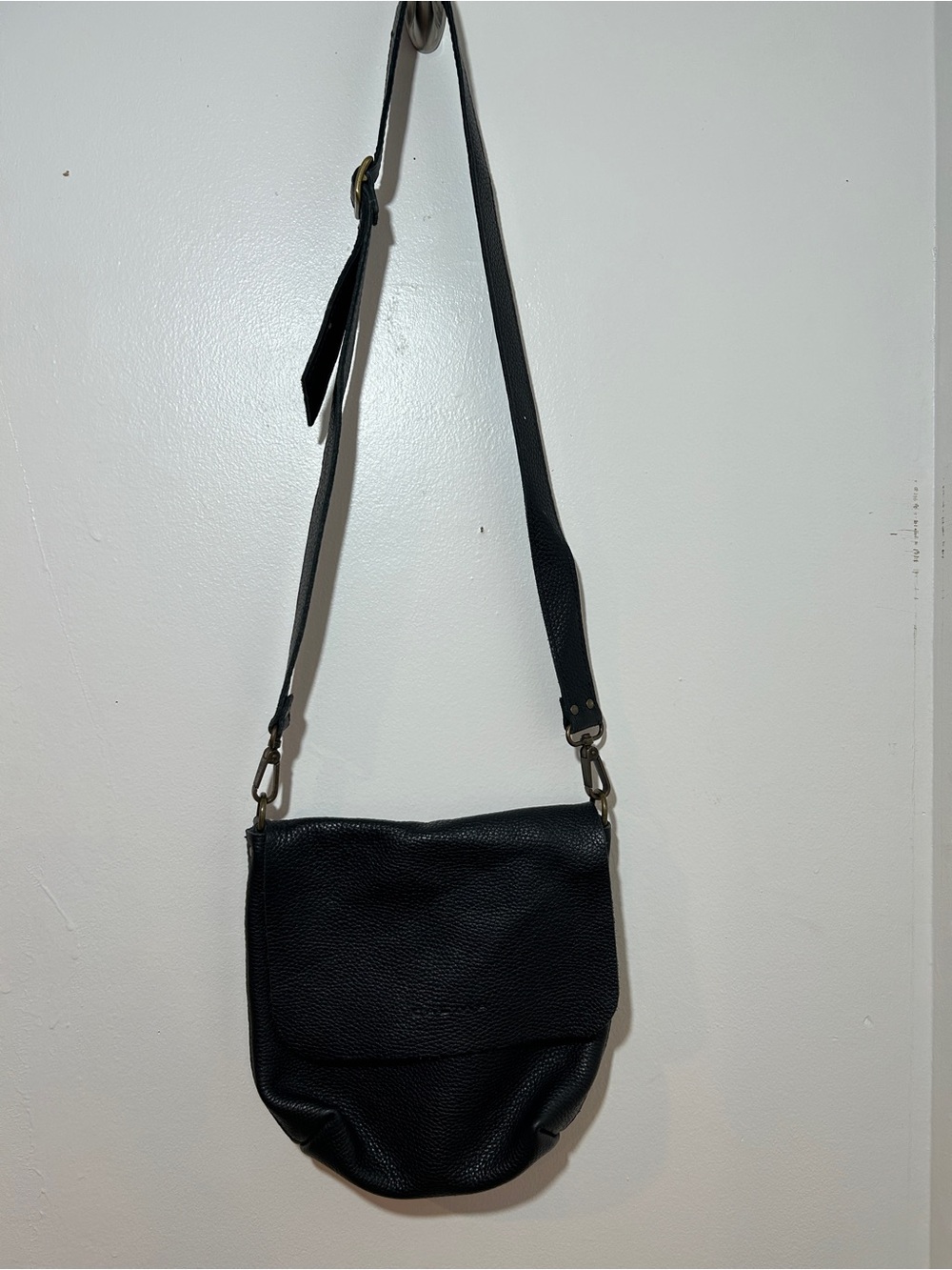 Calma 11600 Black Pebbled Leather Crossbody Bag